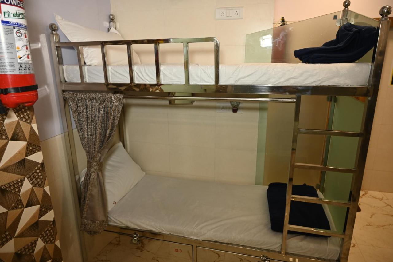 Sagar Dormitory Andheri - Nearest To Andheri Railway Station West Βομβάη Εξωτερικό φωτογραφία